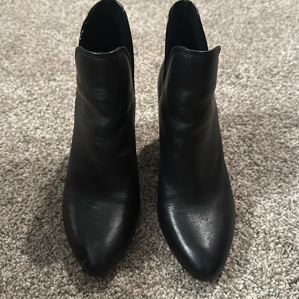 Steve Madden heeled two part ankle boot in black leather
